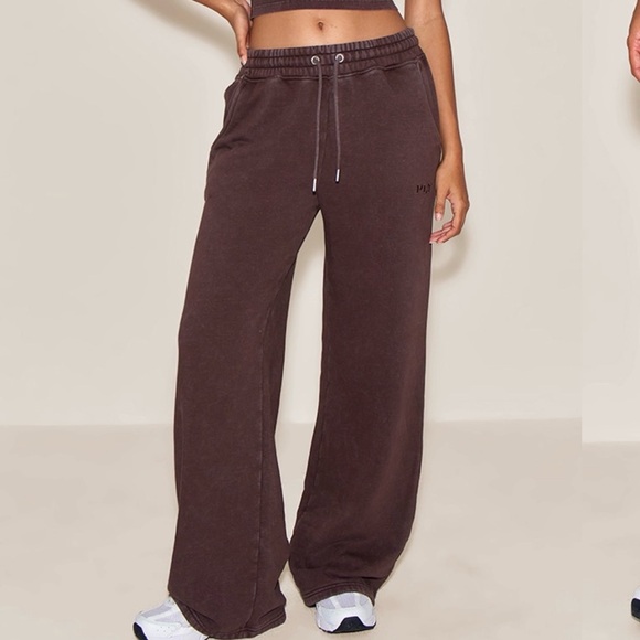 PrettyLittleThing Chocolate Brown Crop Top and sweatpants set! Top L bottom M - Picture 2 of 2